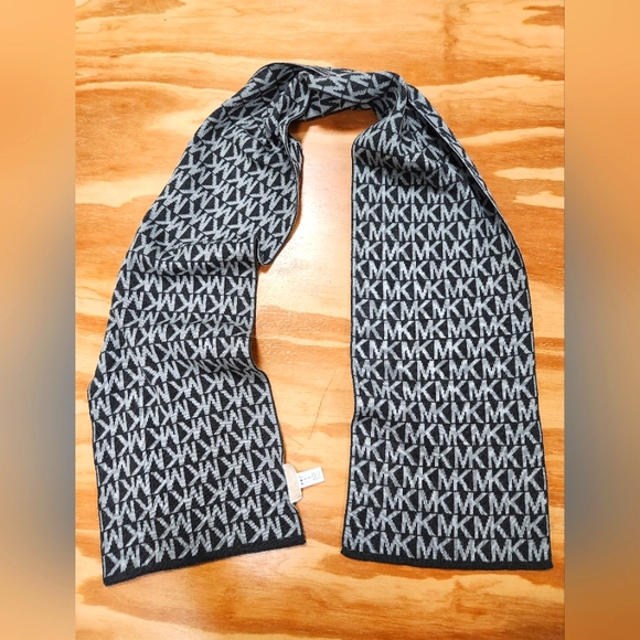 Michael Kors Gray Scarf - Picture 2 of 4